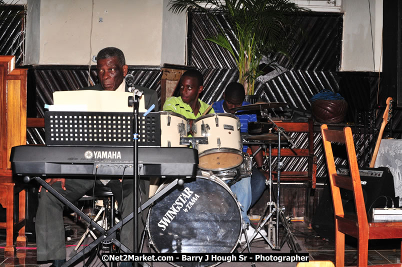 Praise Evening of Excellence Concert Lucea United Church - Hanover Jamaica Travel Guide - Lucea Jamaica Travel Guide is an Internet Travel - Tourism Resource Guide to the Parish of Hanover and Lucea area of Jamaica - http://www.hanoverjamaicatravelguide.com - http://.www.luceajamaicatravelguide.com