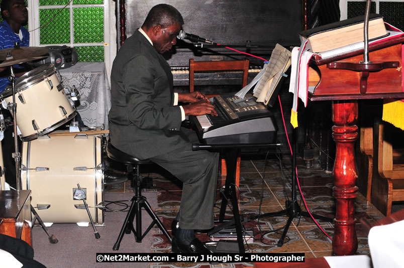 Praise Evening of Excellence Concert Lucea United Church - Hanover Jamaica Travel Guide - Lucea Jamaica Travel Guide is an Internet Travel - Tourism Resource Guide to the Parish of Hanover and Lucea area of Jamaica - http://www.hanoverjamaicatravelguide.com - http://.www.luceajamaicatravelguide.com