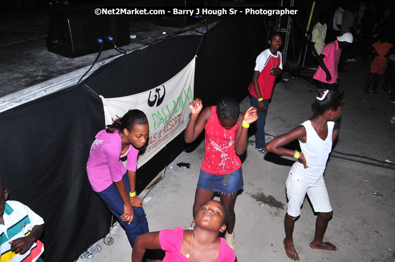 Lucea Cross the Harbour @ Lucea Car Park...! All Day Event - Cross the Harbour Swim, Boat Rides, and Entertainment for the Family, Concert Featuring: Bushman, George Nooks. Little Hero, Bushi One String, Dog Rice and many Local Artists - Friday, August 1, 2008 - Lucea, Hanover, Jamaica W.I. - Hanover Jamaica Travel Guide - Lucea Jamaica Travel Guide is an Internet Travel - Tourism Resource Guide to the Parish of Hanover and Lucea area of Jamaica - http://www.hanoverjamaicatravelguide.com - http://.www.luceajamaicatravelguide.com